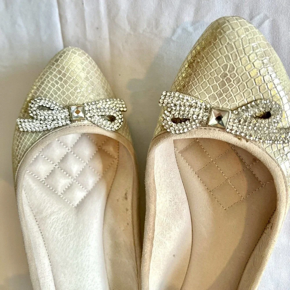 Vince Camuto Size 6 Ballet Flat Beige Tan Gold Embossed Leather Textured Shoes